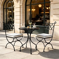 Ensemble table et chaises d'extérieur en fer forgé de style français pour café, restaurant, boulangerie, design vintage décontracté, structure en fer forgé, 4 places