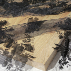 Tissu en tulle de maille de polyester floqué floral <span class=keywords><strong>personnalisé</strong></span>, texture légère et transparente pour vêtements féminins, jupes, lingerie et décoration - Product Image 4