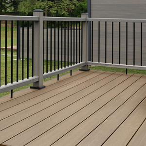 Revêtement de sol WPC co-extrudé antidérapant et résistant à l'usure Everwall pour jardins, balcons, terrasses et piscines - Product Image 1