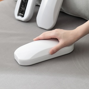 Brosse manuelle à rouleaux pour nettoyer les miettes de tapis, idéale pour la maison, la chambre, le bureau et la table - Product Image 1