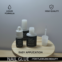 Colle à ongles liquide personnalisée ultra-résistante pour une adhérence ferme aux plaques d'ongles en plastique et une tenue durable