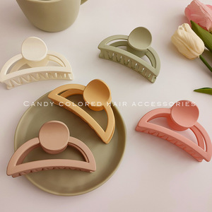 Pinzas para el cabello de color crema, dulces y versátiles, accesorios para el cabello de estilo coreano a la moda para mujeres jóvenes, perfectas para llamar la atención. - Product Image 4