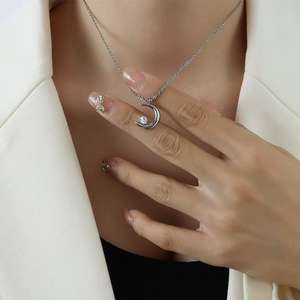 Nuevo regalo para niña, cadena de clavícula de acero inoxidable chapada en oro de 18 quilates, collar de pareja de calidad rápida con circón de diosa de la Luna y estrella de moda - Product Image 3