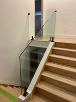 Système de balustrade en verre Reilbu, poteau en acier inoxydable noir brossé carré pour balcon, escalier, villa, hôtel