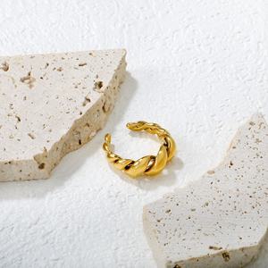 แหวนสแตนเลสชุบทอง 18K PVD ปรับขนาดได้ กันน้ำ ประดับอัญมณี ดีไซน์เกลียวครัวซองต์ ขายดี - Product Image 5