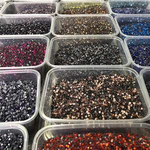 Круглое стеклянное украшение для ногтей - Product Image 1