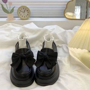 รองเท้าโลฟเฟอร์แบบสวมสำหรับผู้หญิงสีดำ สไตล์ฤดูร้อนใหม่ ดีไซน์เฉพาะตัว ประดับโบว์ พื้นหนา สไตล์อังกฤษ วินเทจ หนังแท้ รองเท้าแบบสวม - Product Image 4