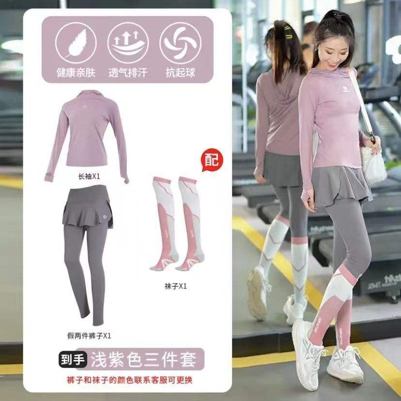 หญ้าสีเขียวด้านบน + กางเกงกระโปรงสีดำ TC39419