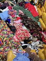Stock Neuf Vêtements en Balles Style Lix Fournisseur Vêtements Femme Robes Décontractées en Gros Balles de Vêtements en Vrac