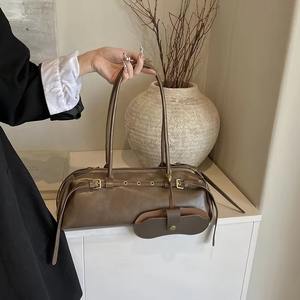 Nouveau sac à bandoulière pour femme en cuir véritable rétro résistant à l'eau avec fermeture à rabat, haut de gamme et polyvalent - Product Image 2
