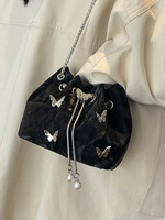 Sac bandoulière rayé pour femme, nouveau style 2024, design haut de gamme, bandoulière simple, forme seau, doublure en PU, grande capacité
