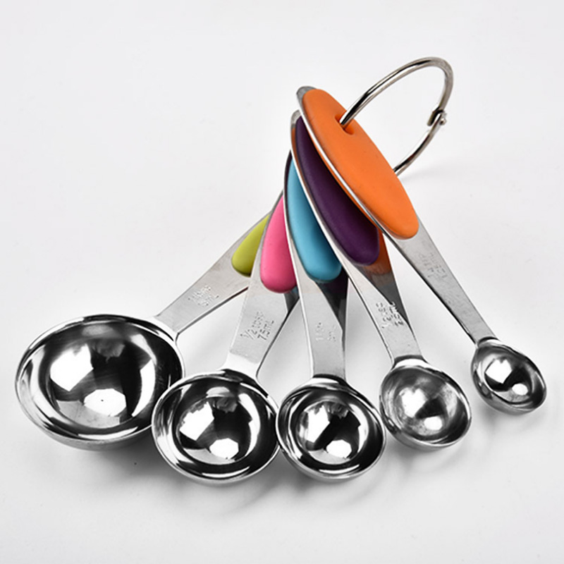 Silver measuring spoon set
