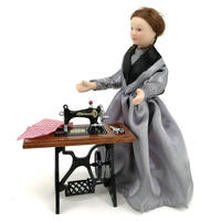 EN STOCK 1:12 maison de poupée accessoires métal main machine à coudre mini miniature enfants machine à coudre jouet