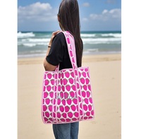 Sac fourre-tout pour femme conçu avec une pensée fonctionnelle, offrant un espace fiable pour les besoins quotidiens tout en restant simple et élégant