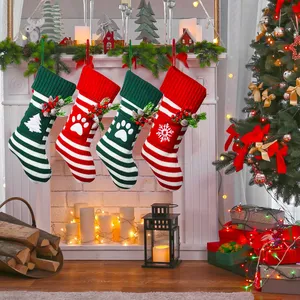 Calcetín Navideño Personalizado con Bolsillo Bordado, Calcetines Tejidos para Mascotas con Diseño de Huella, Decoración Navideña para el Hogar - Product Image 3