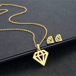 Collar de Acero Inoxidable con Diseño de Diamantes Chapado en Oro, Gran Venta - Product Image 4