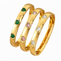 Bracelet en acier inoxydable haut de gamme pour femme, plaqué or 18 carats, avec fermoir à ressort et breloque cœur, idéal pour les fêtes chrétiennes, ne ternit pas