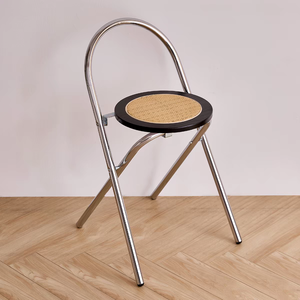 Set <span class=keywords><strong>Tavolino</strong></span> da Caffè Rotondo Stile Mid-Century Moderno con Sedie Pieghevoli in Rattan e <span class=keywords><strong>Tavolino</strong></span> Laterale in Metallo a Forma di Tulipano per Soggiorno, Caffè, Bistrot - Product Image 6