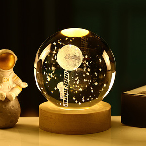 Lampe de Nuit Créative Lumineuse 3D en Forme de Boule de Cristal avec Gravure Intérieure, Décoration Astronaute et Lune, Cadeau d'Anniversaire - Product Image 4