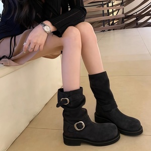 Bottines Chelsea en daim avec logo de marque personnalisé, style féminin, design rétro, bout rond, bottes de chevalier style plateforme avec semelle épaisse. - Product Image 1