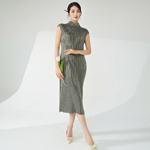 Abito da donna senza maniche a pieghe elasticizzato di media lunghezza, stile retrò <span class=keywords><strong>con</strong></span> <span class=keywords><strong>spacco</strong></span>, design cinese, alta qualità, all'ingrosso - Product Image 1