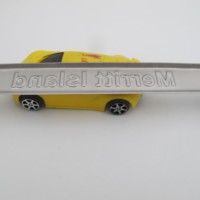 Cadre de plaque d'immatriculation en acier inoxydable chromé avec logo personnalisé gravé, estampé et rempli de couleur pour voiture américaine