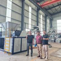Déchiqueteuse à double rotor robuste Traitement efficace de l'acier de calibre léger, des fils de cuivre et des déchets non ferreux mélangés