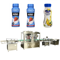 Ligne de remplissage automatique de bouteilles de yaourt à la fraise de 300 ml et 500 ml, machine de production de remplissage et de bouchage de liquides laitiers