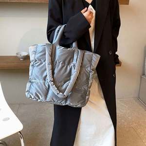 Sac fourre-tout matelassé de haute qualité, doux et moelleux, sac à main pour femme, sac à bandoulière pour le shopping - Product Image 4