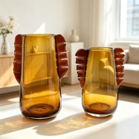 Vase en verre ambré soufflé à la main RYLAVA avec des oreilles en forme de feuille uniques, vase à fleurs décoratif en verre pour la table de la maison