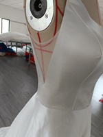 Robe de mariée princesse moderne 2026 pour femmes grandes tailles, bien conçue avec traîne chapelle, fente et décoration drapée, abordable