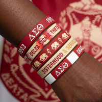 Bracelets en silicone personnalisés, doux au toucher, durables, pour événements festifs, cadeaux, thème rouge et blanc, lettres grecques, pour la fraternité