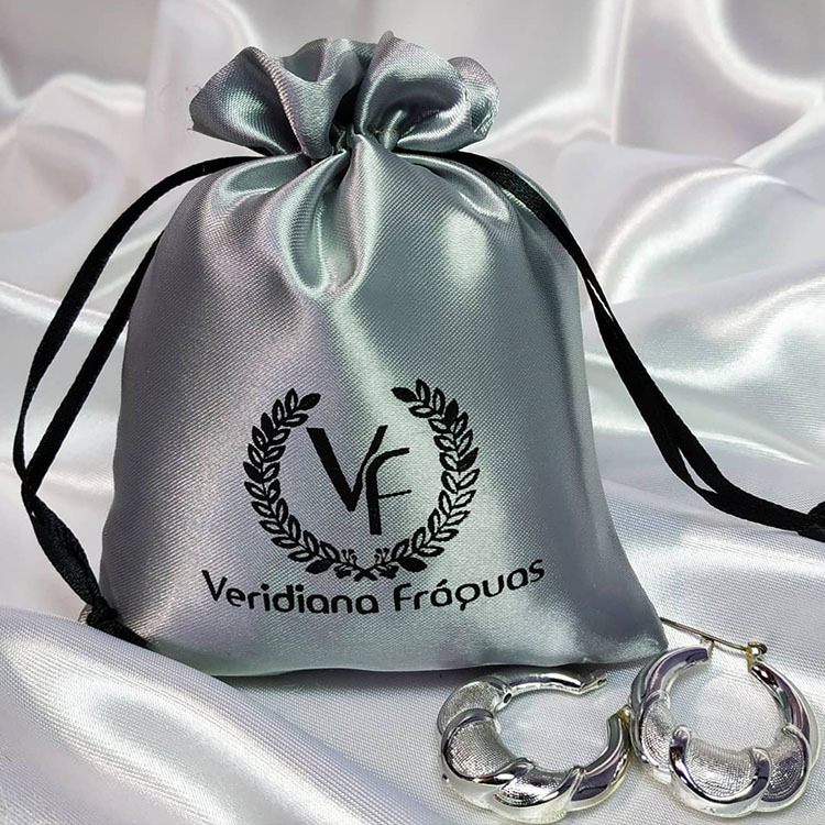 Гладкий шелк с логотипом завода оптовая упаковка небольшие персонализированные парики на шнурке атласная сумка для пучков волос