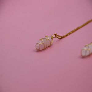 Collier pendentif hexagonal personnalisé C&H, fait main, en pierre naturelle, cristal, pointe de balle, bijoux en fil métallique - Product Image 6