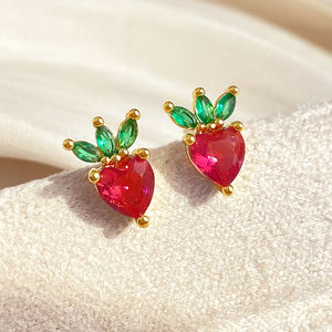 ต่างหูสตรอว์เบอร์รี่สีสันสดใส ชุบทองเรียบง่าย รูปผลไม้น่ารัก ราคาโรงงานขายส่งจำนวนมาก สำหรับสาวๆ - Product Image 3