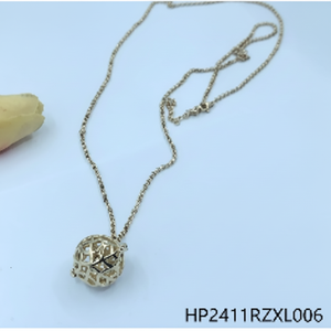 Elegante e Chic collana a catena con catena a maglie in ottone placcato oro con motivo a numeri - Product Image 1