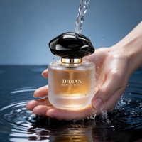 Flacon de parfum en verre givré personnalisé de 50 ml et 100 ml, flacon de parfum rond avec vaporisateur, flacon de parfum personnalisé avec estampage à chaud en or avec couvercle