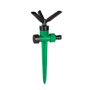 Aspersor Subterráneo de Plástico Ajustable 360° con Engranaje para Riego de Césped y Jardín, Set de Inserción para Jardín - Product Image 4