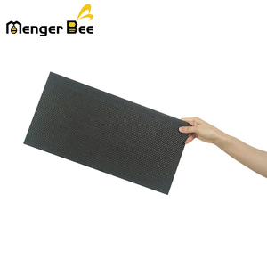 Menger Equipo de apicultura Venta caliente Hoja de base de plástico para condición de marco de abeja Nuevo - Product Image 2