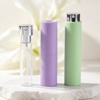 Mini flacon pulvérisateur à pompe, flacon de parfum de luxe à ouverture rotative, atomiseur de parfum en plastique avec boîte d'emballage personnalisée