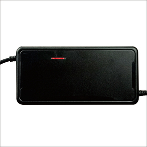 Chargeur de batterie intelligent LiFePO4 72V 9A pour vélos électriques/motos - Adaptateur d'alimentation CA/CC Rotation à 360 degrés CE/RoHS - Product Image 1