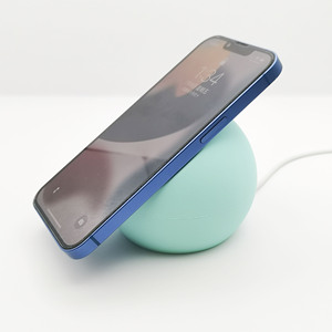 2025 Mới Đến Cho <span class=keywords><strong>Iphone</strong></span> Sạc Cradle Đứng Điện Thoại Di Động Sạc Không Dây Điện Thoại Di Động Đứng Tối Giản Silicone Đứng Cho Bộ Sạc - Product Image 3