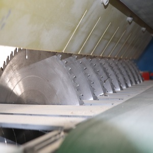 Sierra de mesa eléctrica automática de varias cuchillas para cortar bloques de aserrín - Product Image 6