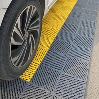 Dalles de sol de garage professionnelles en PP, revêtement de sol modulaire en plastique à emboîtement pour usage automobile