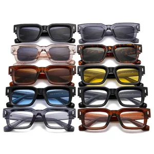 2023 Neue Retro Grey Square Sonnenbrille für Frauen Männer Mode Clear Lens Frame Brille Brillen Male Shades UV400 Nieten Großhandel