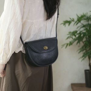 Sac à bandoulière en cuir de vachette noir souple, style Mori, en forme de coquille, petit sac carré pour femme, idéal pour les tenues quotidiennes, collection automne 2024 - Product Image 1