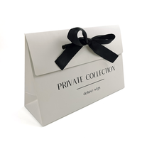 Sac en Carton Blanc de Luxe Personnalisé Petit Format avec Ruban pour Chaussettes