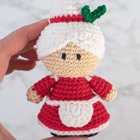 Poupées au crochet de Noël Gingerbread Man, Mme Claus, Casse-Noisette et pingouin potelé crochet ornements de Noël
