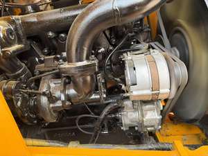 Chargeuse-pelleteuse JCB d'occasion 6 tonnes modèle 2022, état quasi neuf, avec moteur et boîte de vitesses en stock, à vendre - Product Image 4