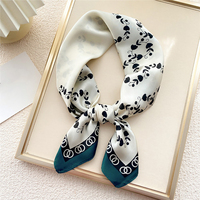 Écharpe longue plissée en satin effet soie, imprimé floral numérique bleu et jaune, foulard d'été tendance pour femme, vente en gros